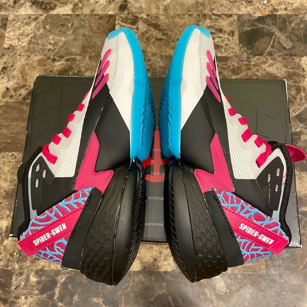 GIRLS'  ADIDAS X MARVEL D.O.N. ISSUE #4 SPIDER-GWEN BASKETBALL SIZE 13K - Picture 8 of 8